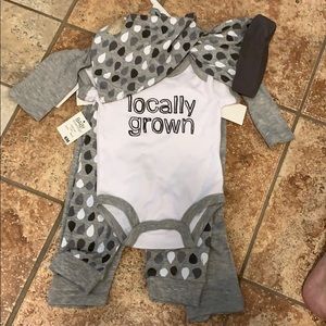 Baby Essentials Boy 6 Piece Set - Size 6 mos